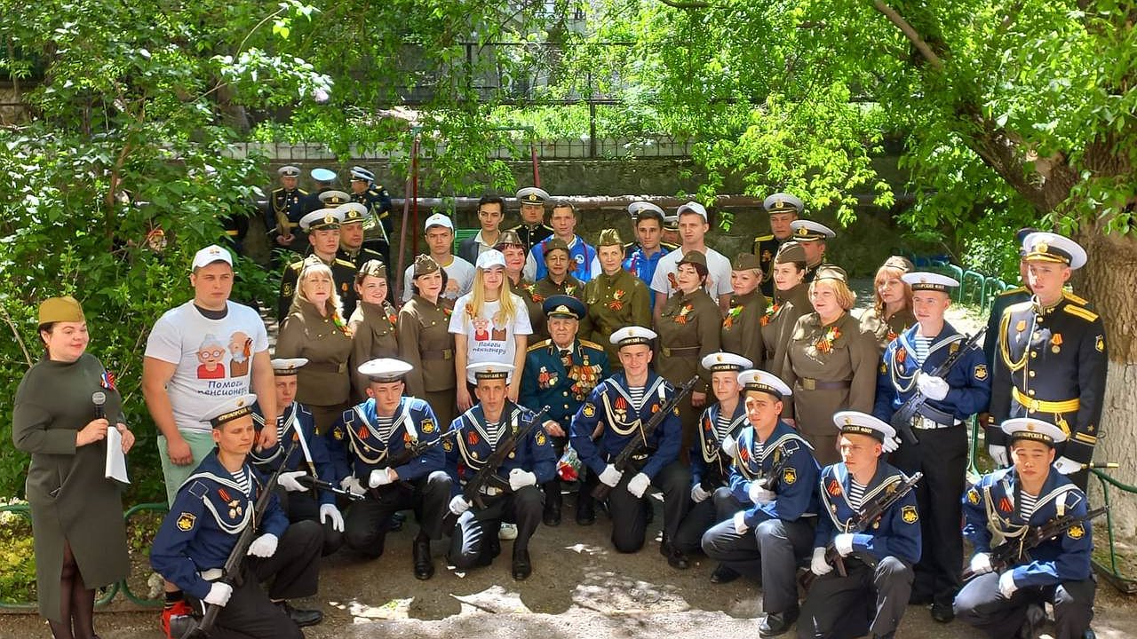 Главная картинка новости: В Новороссийске для ветеранов ВОВ устроят парады и концерты во дворах