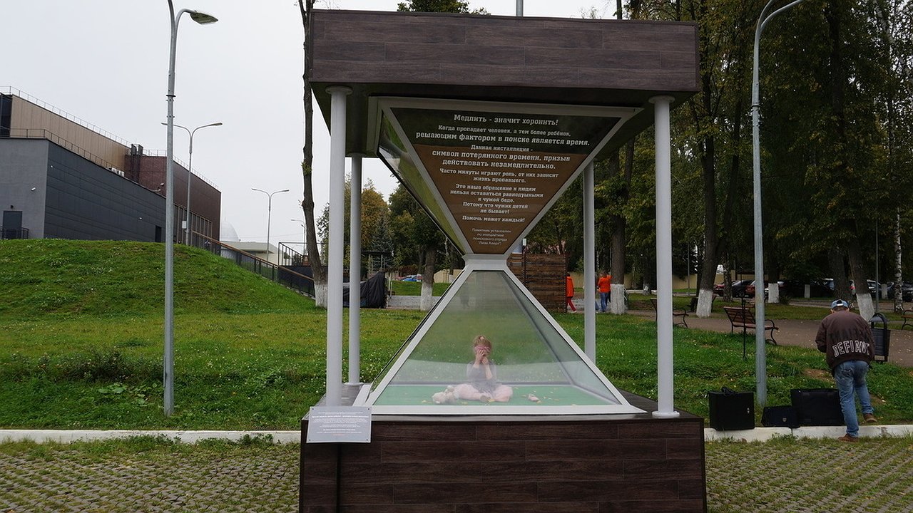 Главная картинка новости: Завтра в центре Новороссийска откроют четырехметровый памятник потерянному времени