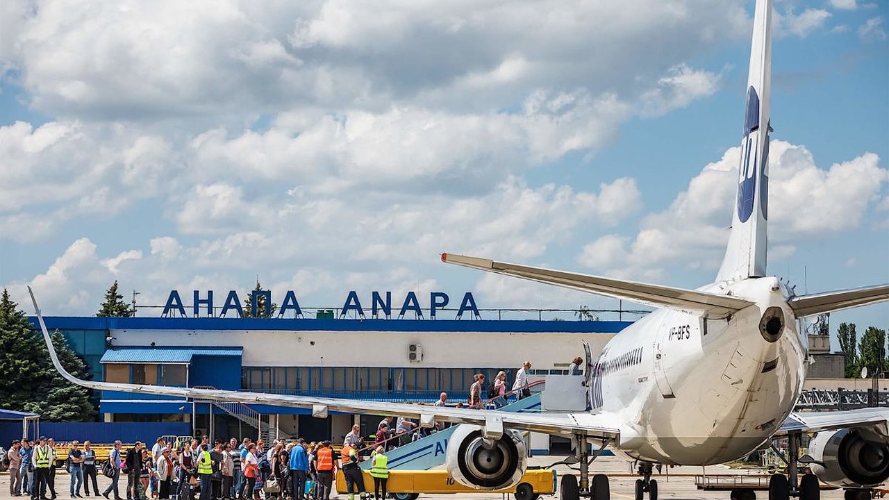 Главная картинка новости: После объявления длительных выходных вырос спрос на авиабилеты на Кубань