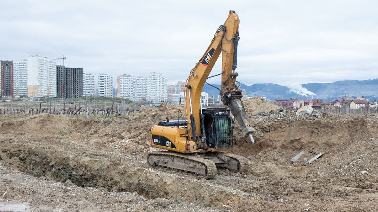 Главная картинка новости: Южный район не будет топить? В Новороссийске строят новый ливневый коллектор