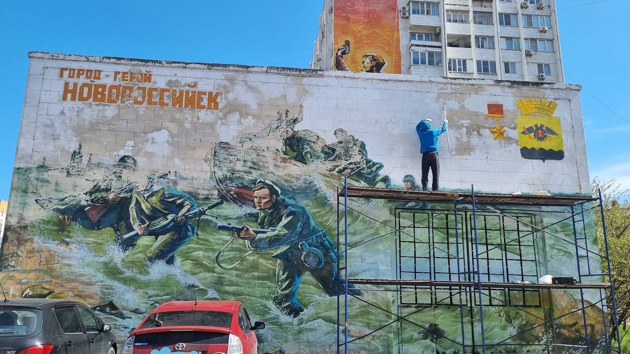 Главная картинка новости: Граффити на стене Новороссийского музея-заповедника восстановят