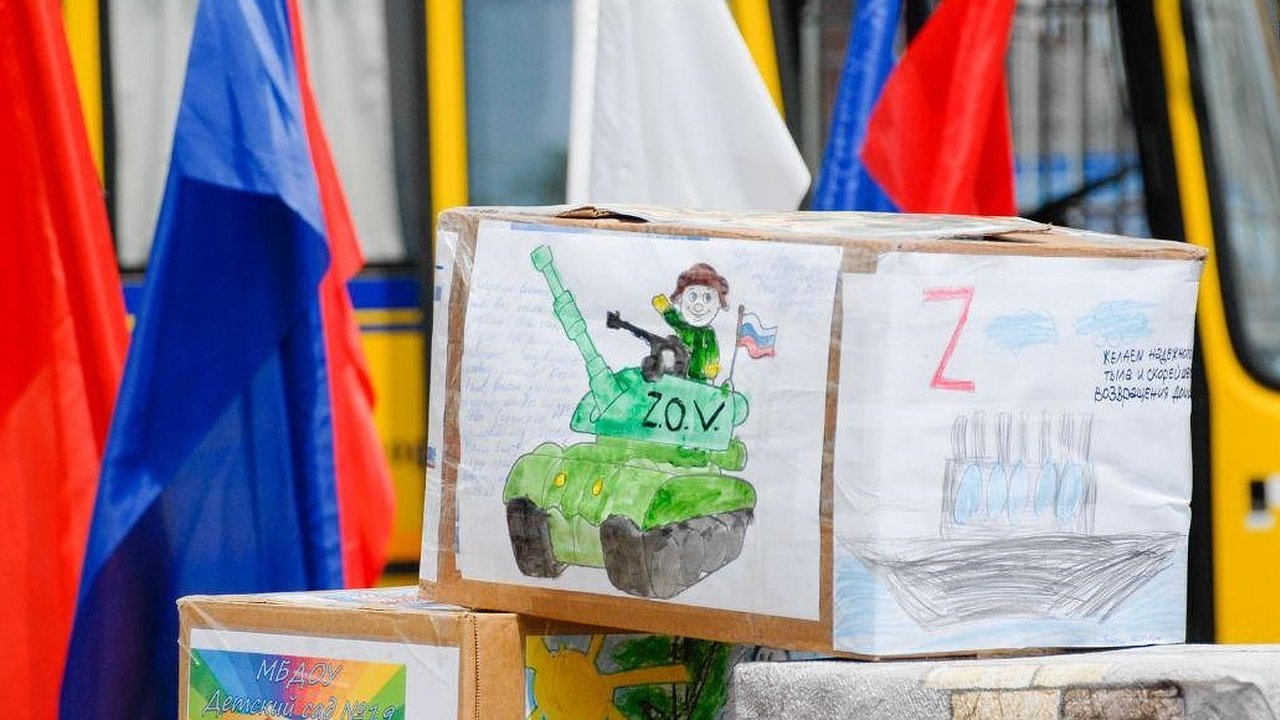 Главная картинка новости: Новороссийцы собрали более 200 посылок для военных