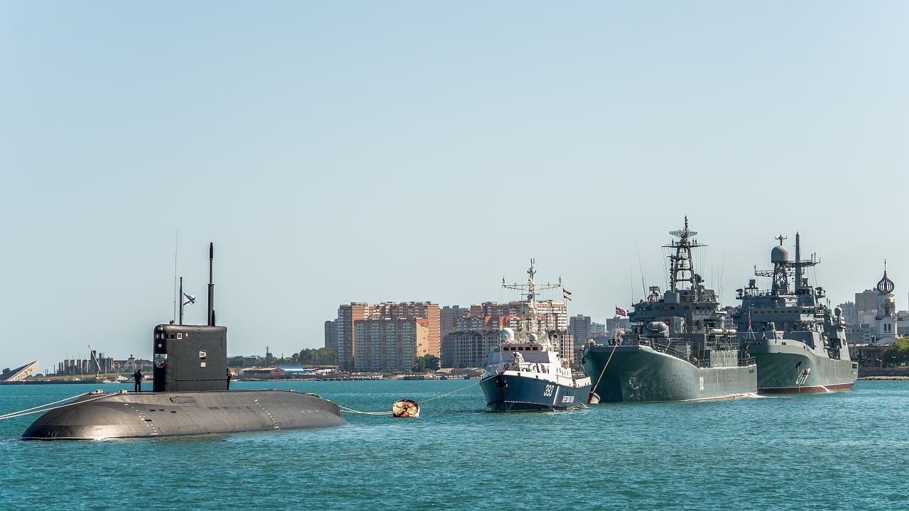 Главная картинка новости: Новороссийск вошел в ТОП городов для путешествий на День ВМФ
