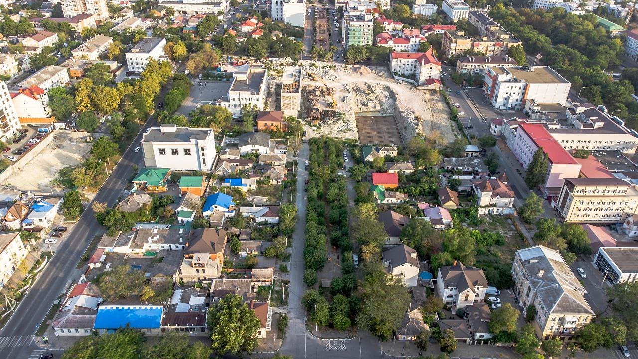 Главная картинка новости: В Новороссийске разработают проект дороги через территорию бывшего драмтеатра