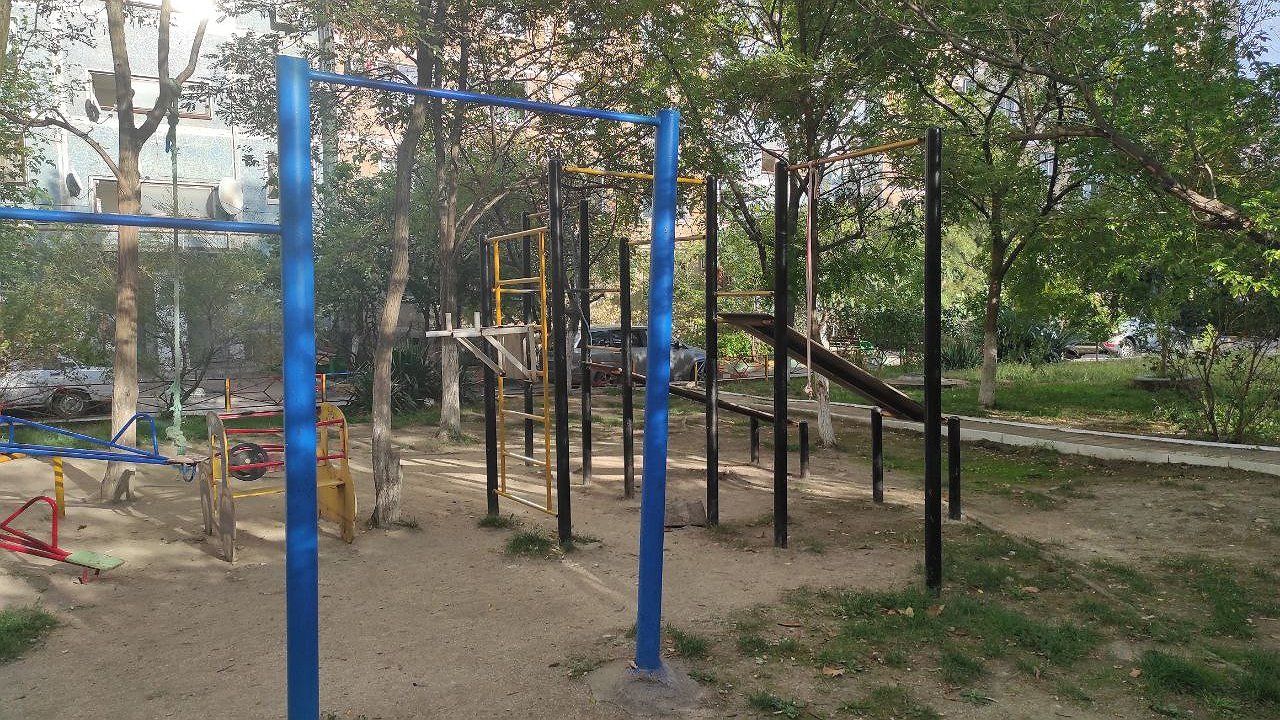 Главная картинка новости: В Южном районе Новороссийска благоустроят детскую спортивную площадку за 700 тысяч