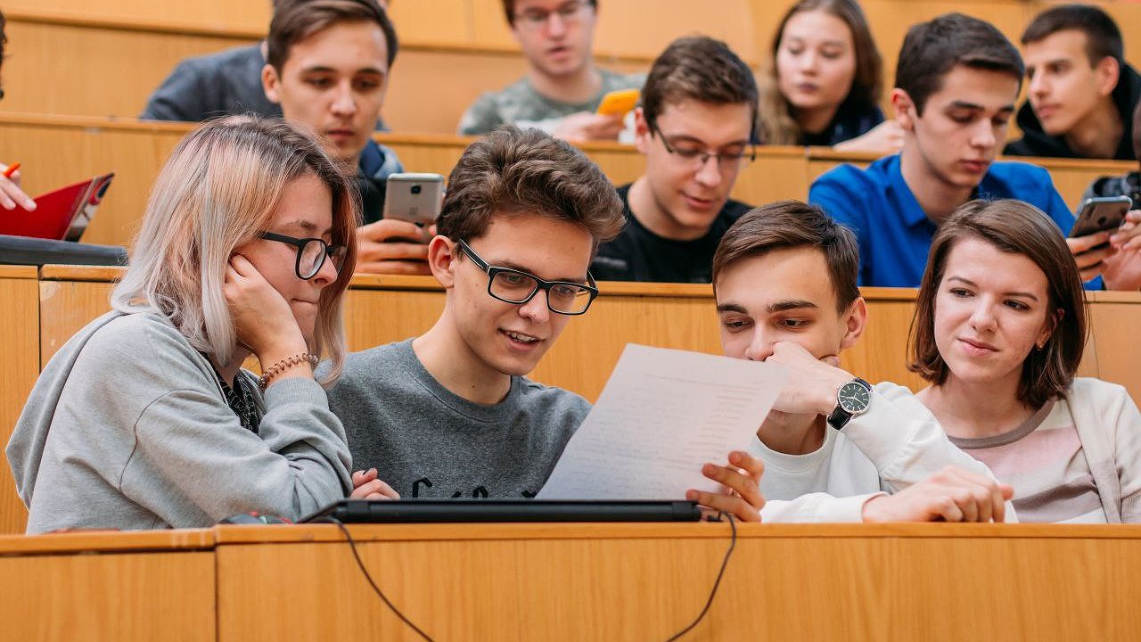 Главная картинка новости: Студенты Новороссийска, родители которых участвуют в спецоперации, получат по 30 тысяч