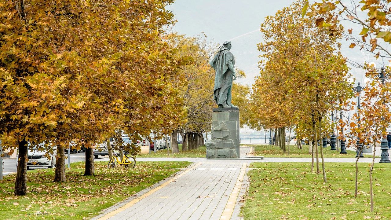 Главная картинка новости: В первые выходные декабря в Новороссийске будет сильный ветер