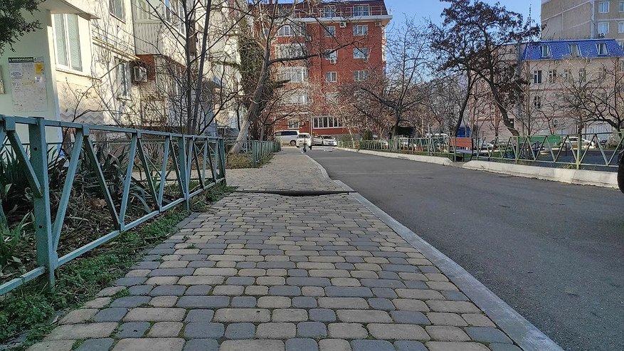 В Новороссийске отремонтируют тротуары на дворовых территориях за 2,7 миллиона