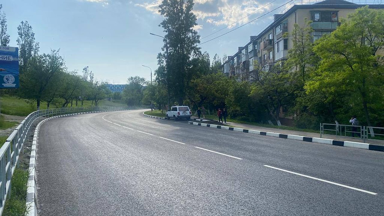 Главная картинка новости: В Новороссийске ремонтируют более 2,5 километров дорог по нацпроекту