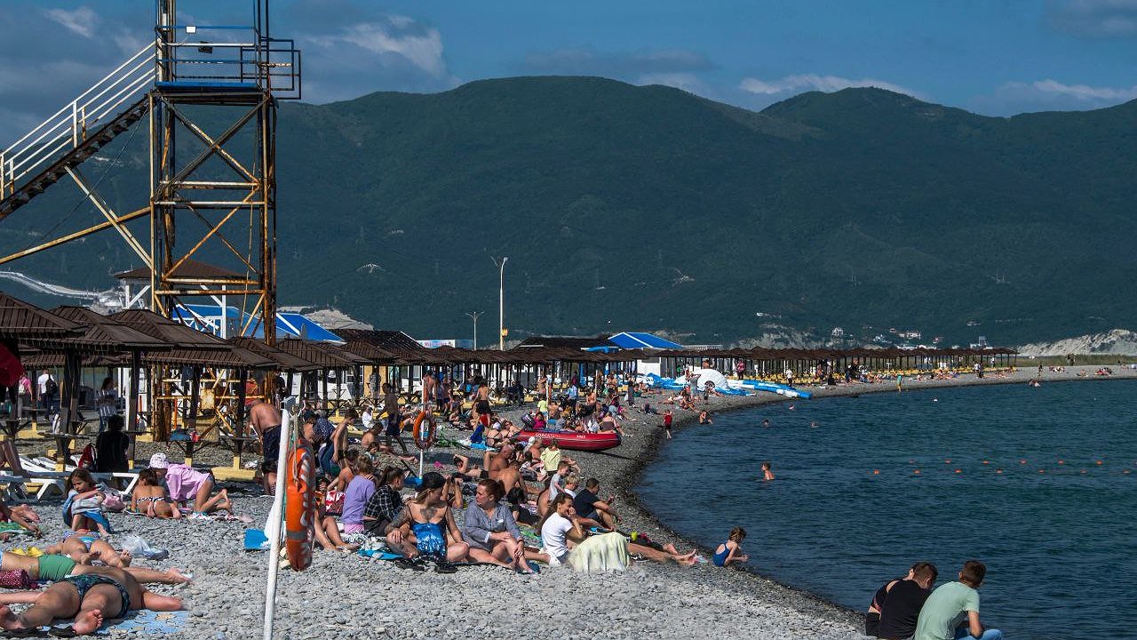 Главная картинка новости: В выходные на Черноморском побережье температура поднимется до +29