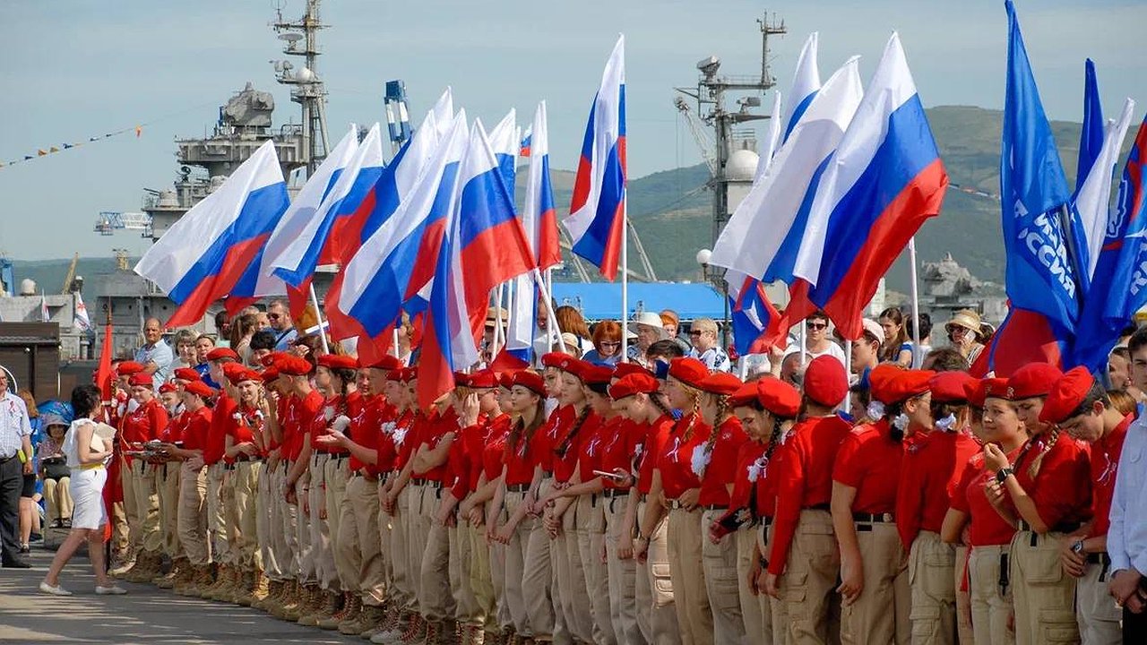 Главная картинка новости: Концерты, велозаезд и автопробег: как в Новороссийске отметят День России?