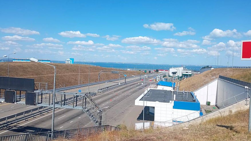 Главная картинка новости: Сегодня произошла новая атака на Крымский мост: есть погибшие