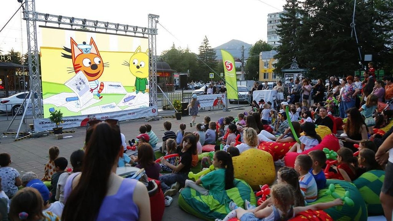 Главная картинка новости: Фестиваль красок и кинотеатр под открытым небом: куда новороссийцы смогут пойти на выходных?