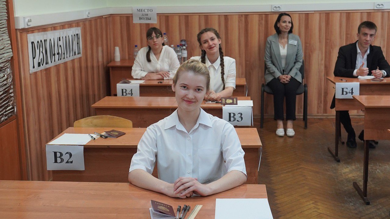 Главная картинка новости: В Новороссийске еще 8 выпускников сдали ЕГЭ на 100 баллов