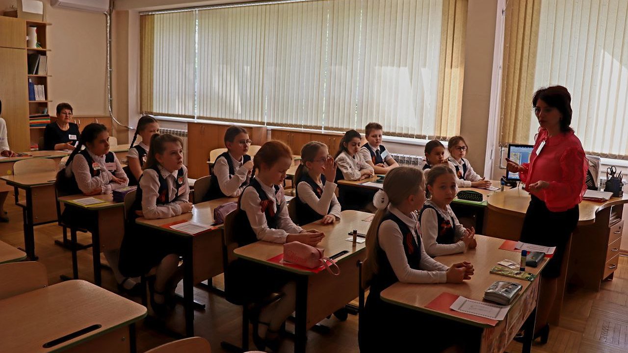 Главная картинка новости: Педагог из Новороссийска участвует во Всероссийском конкурсе «Лучший учитель родного языка и родной литературы»