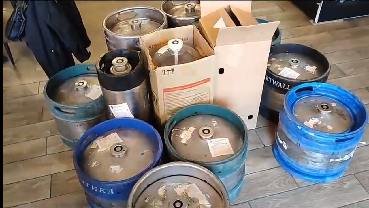 Главная картинка новости: В Новороссийске изъяли 400 литров алкоголя у предпринимателя