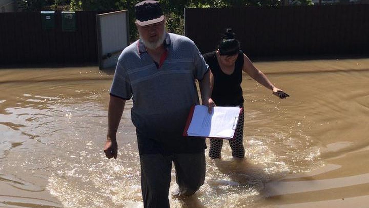 Главная картинка новости: 1256 жителей Новороссийска получили выплаты за затопленные дома