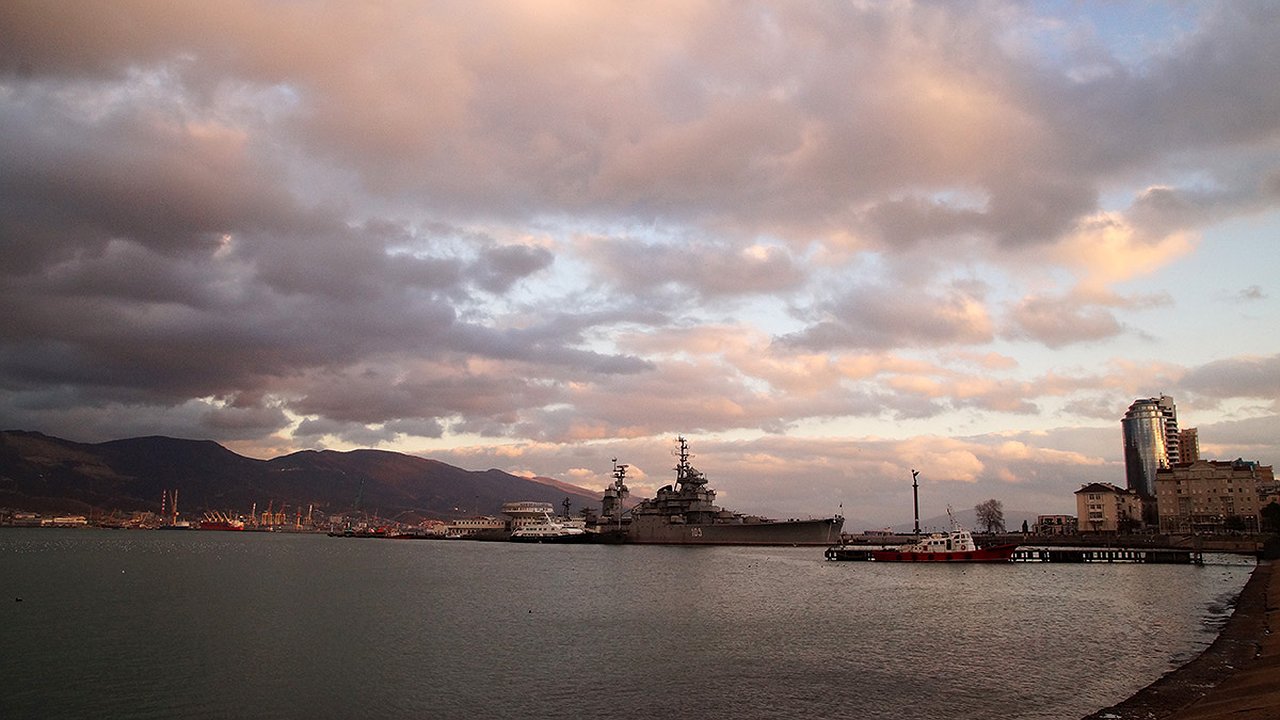 Главная картинка новости: На выходных в Новороссийске будет сыро и облачно