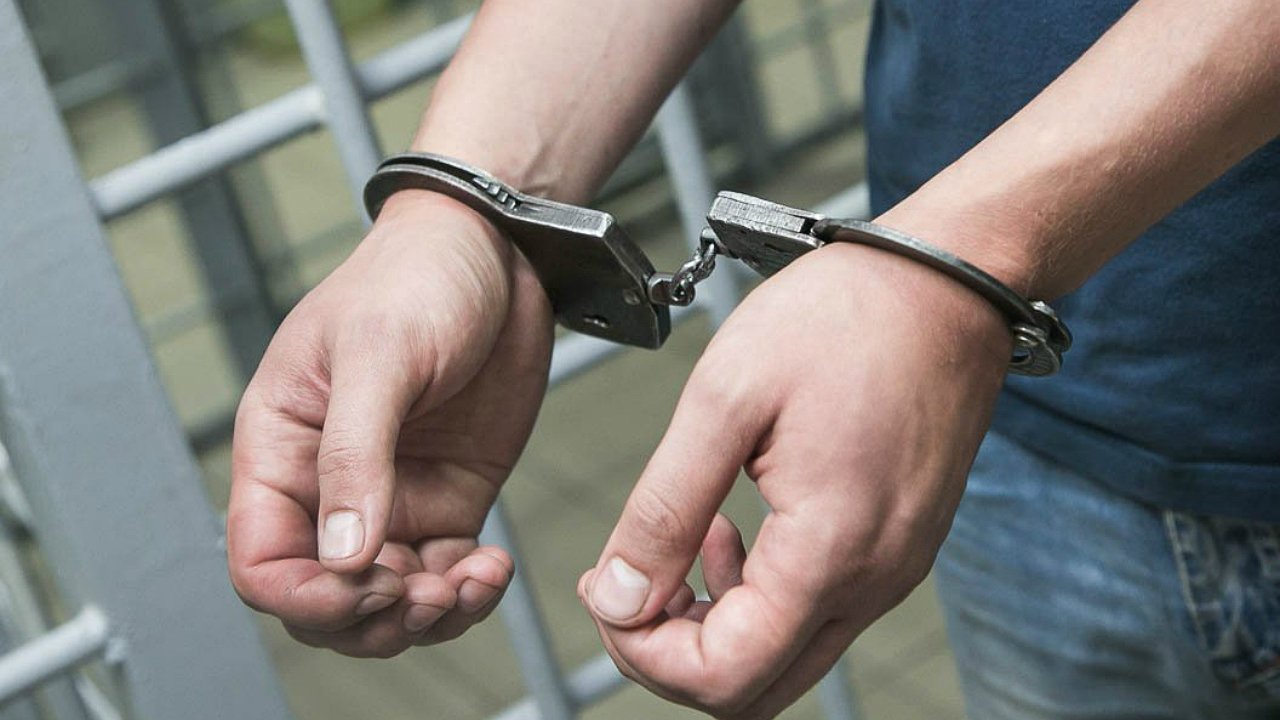 Главная картинка новости: В Новороссийске сотрудник СИЗО пойдет под суд за взятку