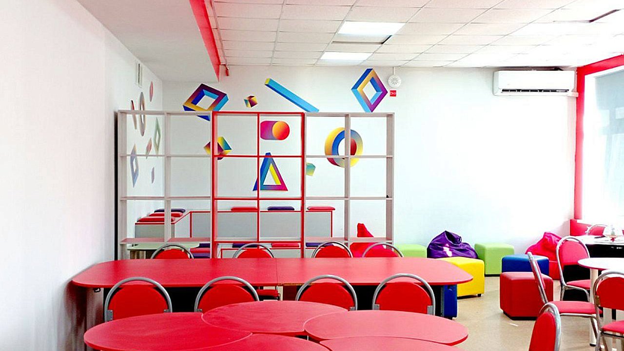 Главная картинка новости: Школы Новороссийска преображаются: в нескольких учреждения появились новые «места притяжения»