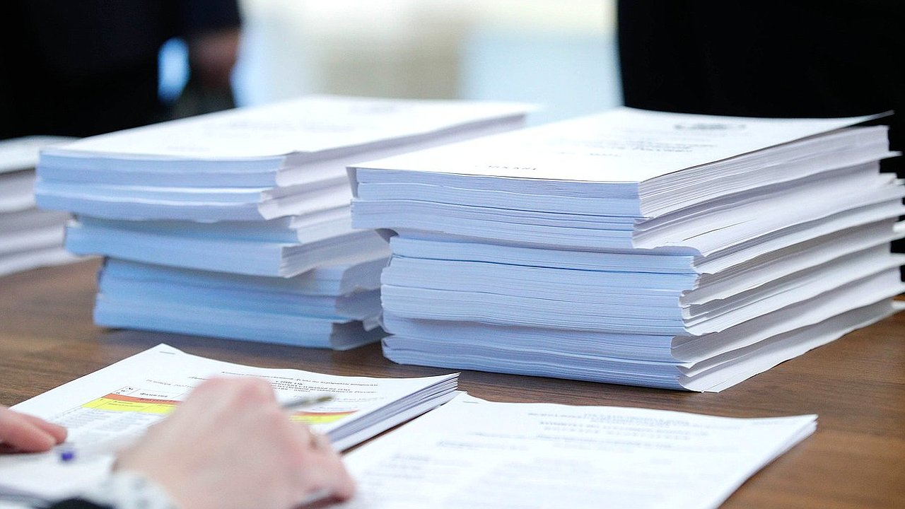 Главная картинка новости: Госорганы в соцсетях и компенсация туристам: 9 главных законов декабря