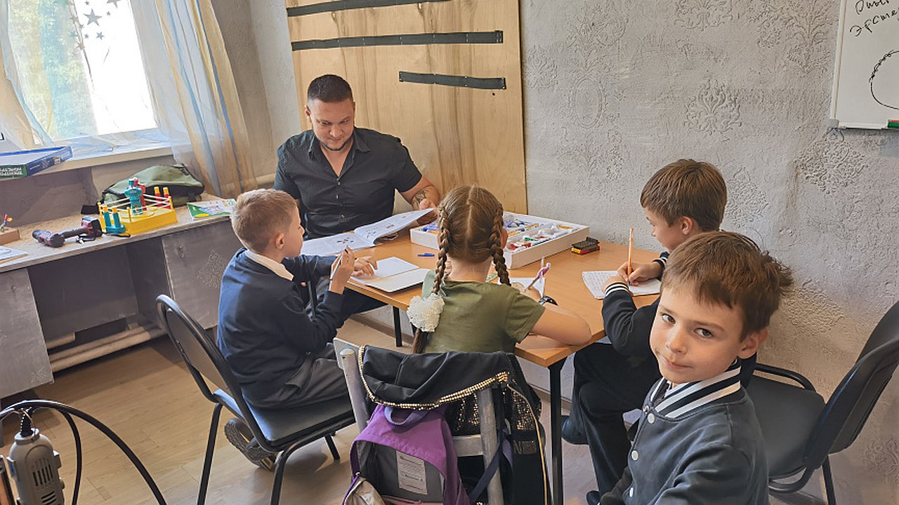 Главная картинка новости: Роботы. Будущее: в Новороссийске открылся кружок робототехники