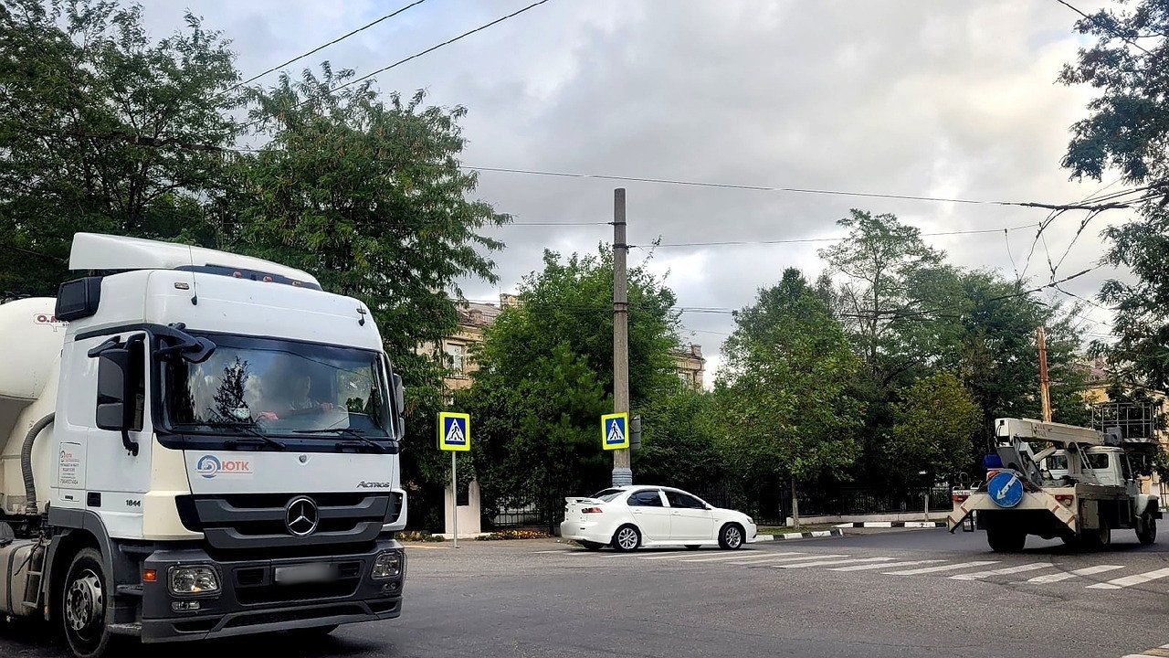 Главная картинка новости: В Восточном районе Новороссийска обустроят две неровности и уберут пешеходный переход