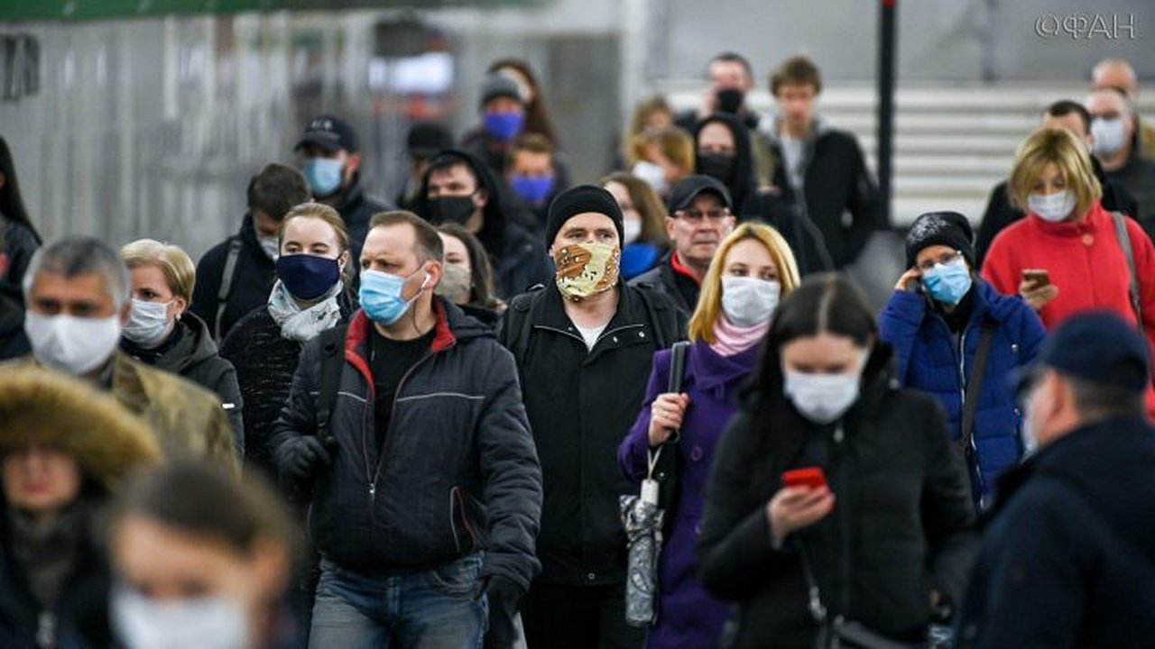 Главная картинка новости: Антиковидные ограничения в России снимут не раньше 2024 года