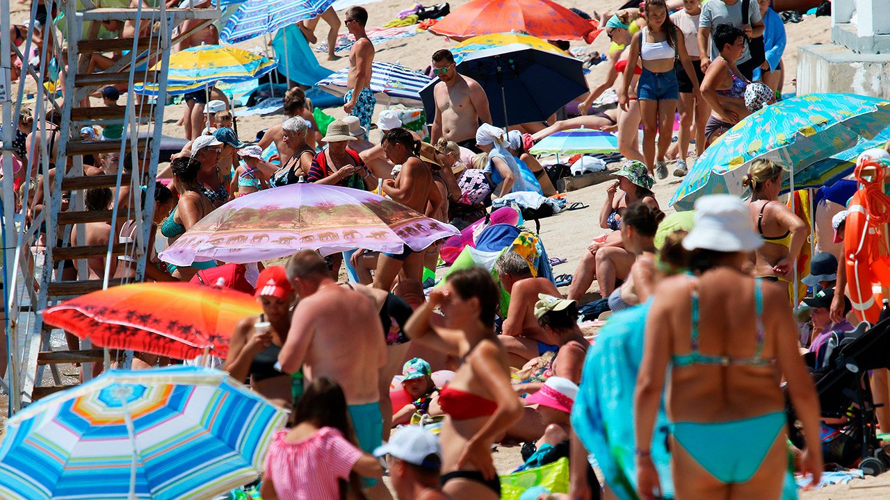 Главная картинка новости: Побережье Черного моря перегружено отдыхающими