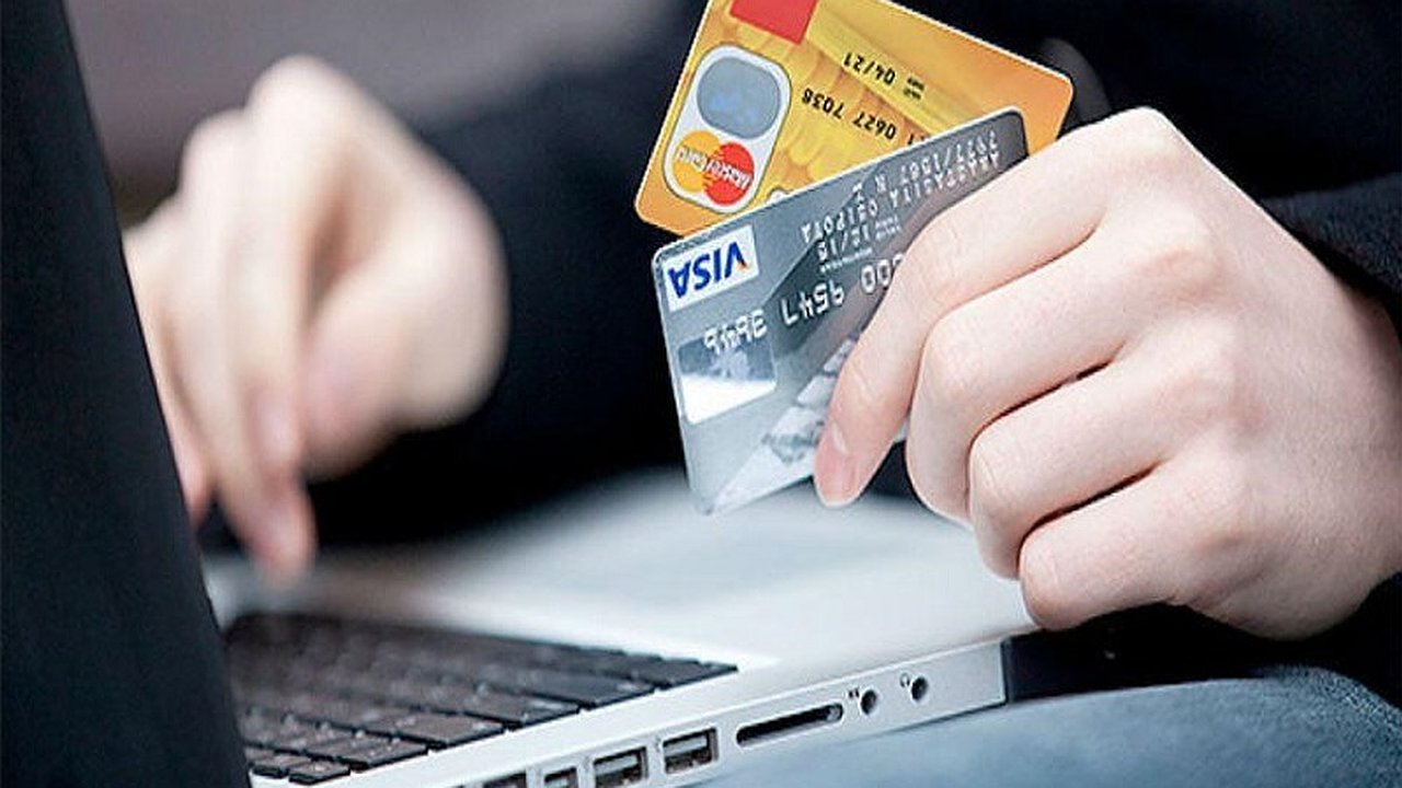 Главная картинка новости: За день почти на 2 миллиона стали богаче мошенники за счет новороссийцев