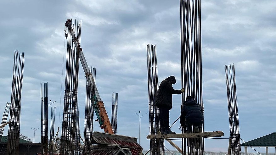 Главная картинка новости: Дмитрий Губерниев выступил против стройки на берегу моря в Широкой Балке