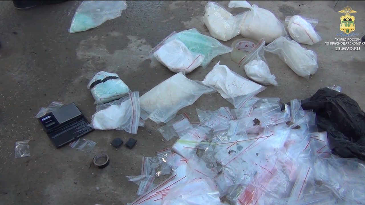 Главная картинка новости: Приезжий пытался сбыть в Новороссийске более 4 кг наркотиков