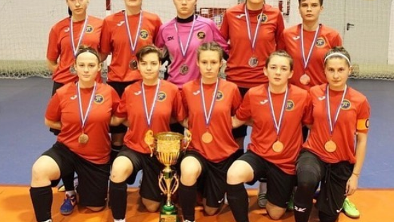 Главная картинка новости: Бутсой по мечте. В Новороссийске расформирована единственная женская команда по футболу