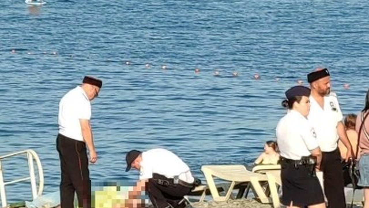 Главная картинка новости: На пляже Нептун в Новороссийске умер мужчина