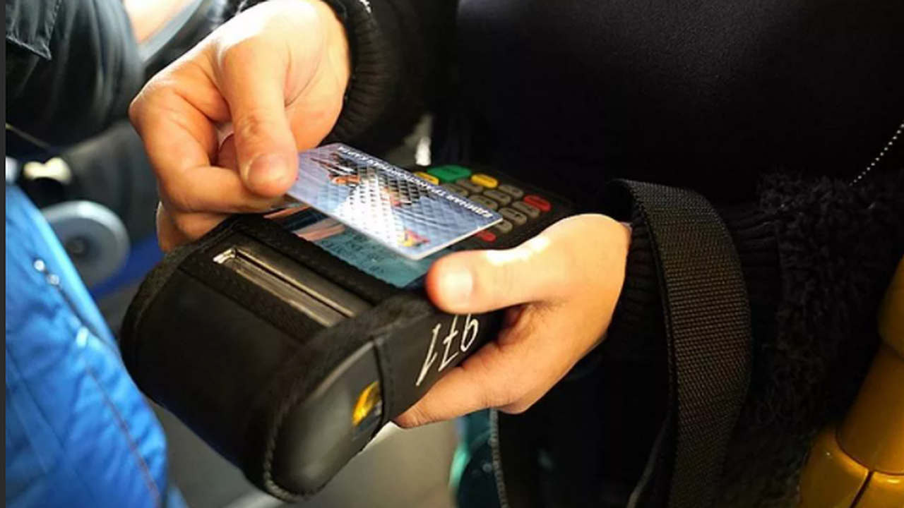 Главная картинка новости: Все ли водители городского транспорта Новороссийска принимают оплату картой? Эксперимент «Вечернего»