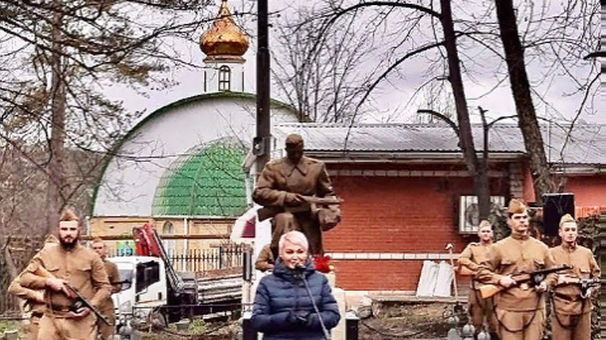 Главная картинка новости: Поп-звезда Катя Лель открыла акцию «Сад памяти» в Новороссийске
