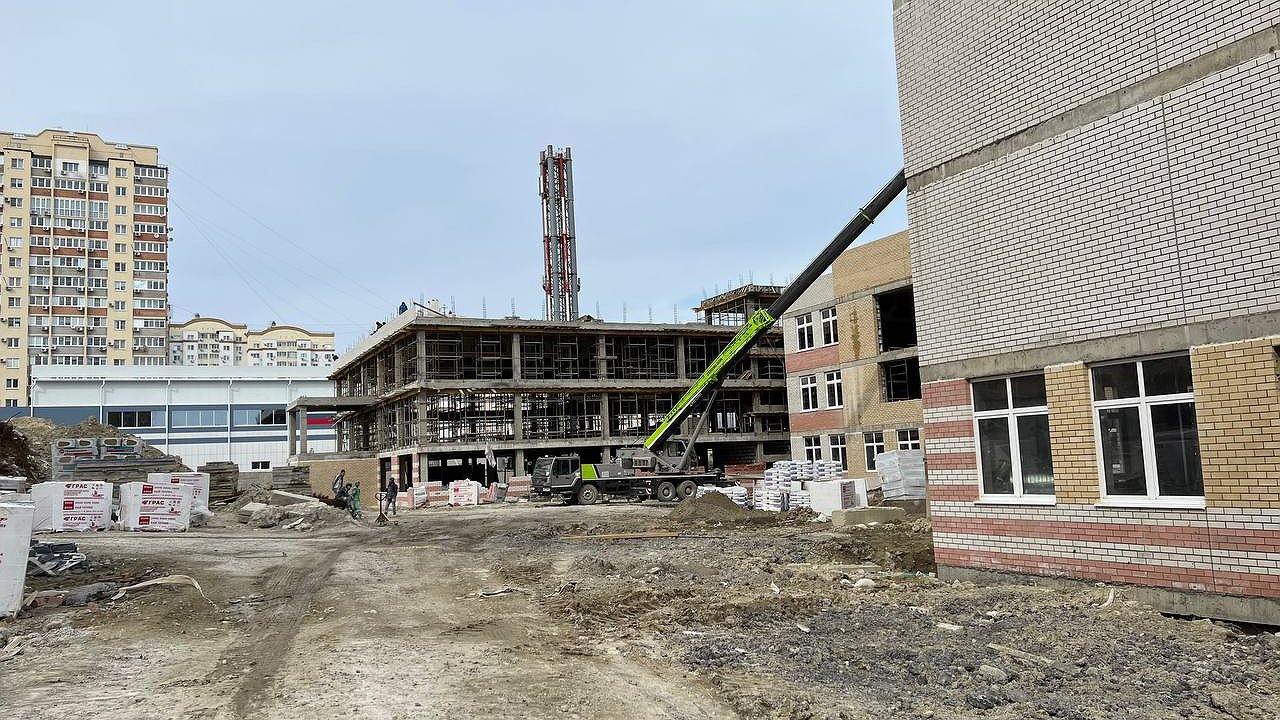 Главная картинка новости: Строительство школы в Южном районе Новороссийска отстает от графика