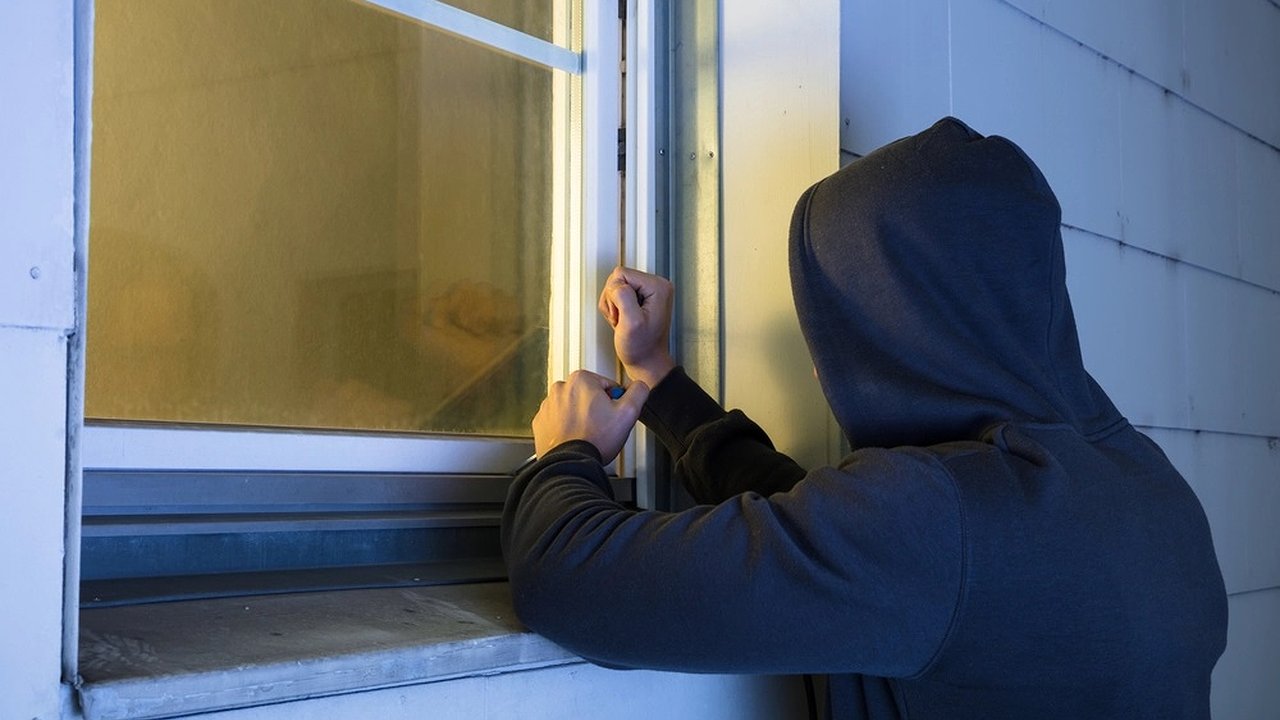 Главная картинка новости: Новороссиец обворовал туалет, чтобы шикануть в соседнем кафе