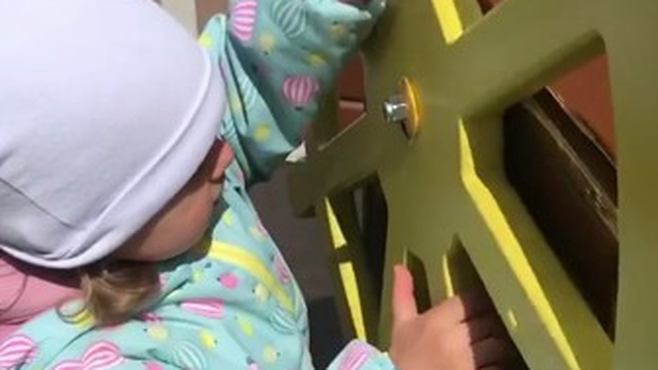 Главная картинка новости: Новая игровая площадка с кораблем в центре Новороссийска начала разваливаться