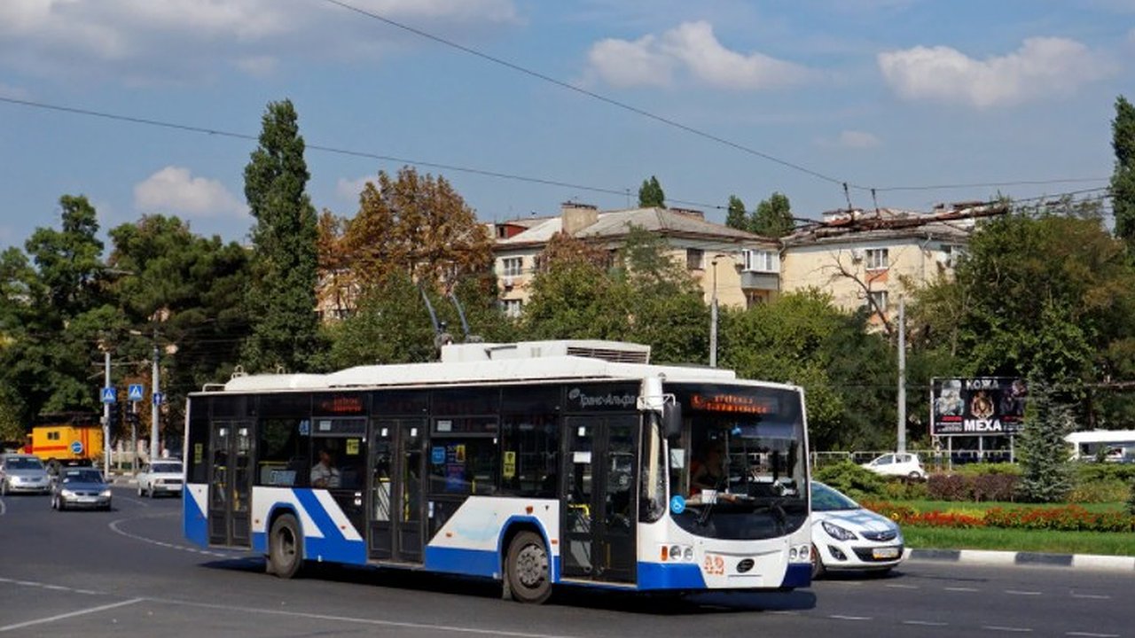 Главная картинка новости: В Новороссийске продлили время движения троллейбусов