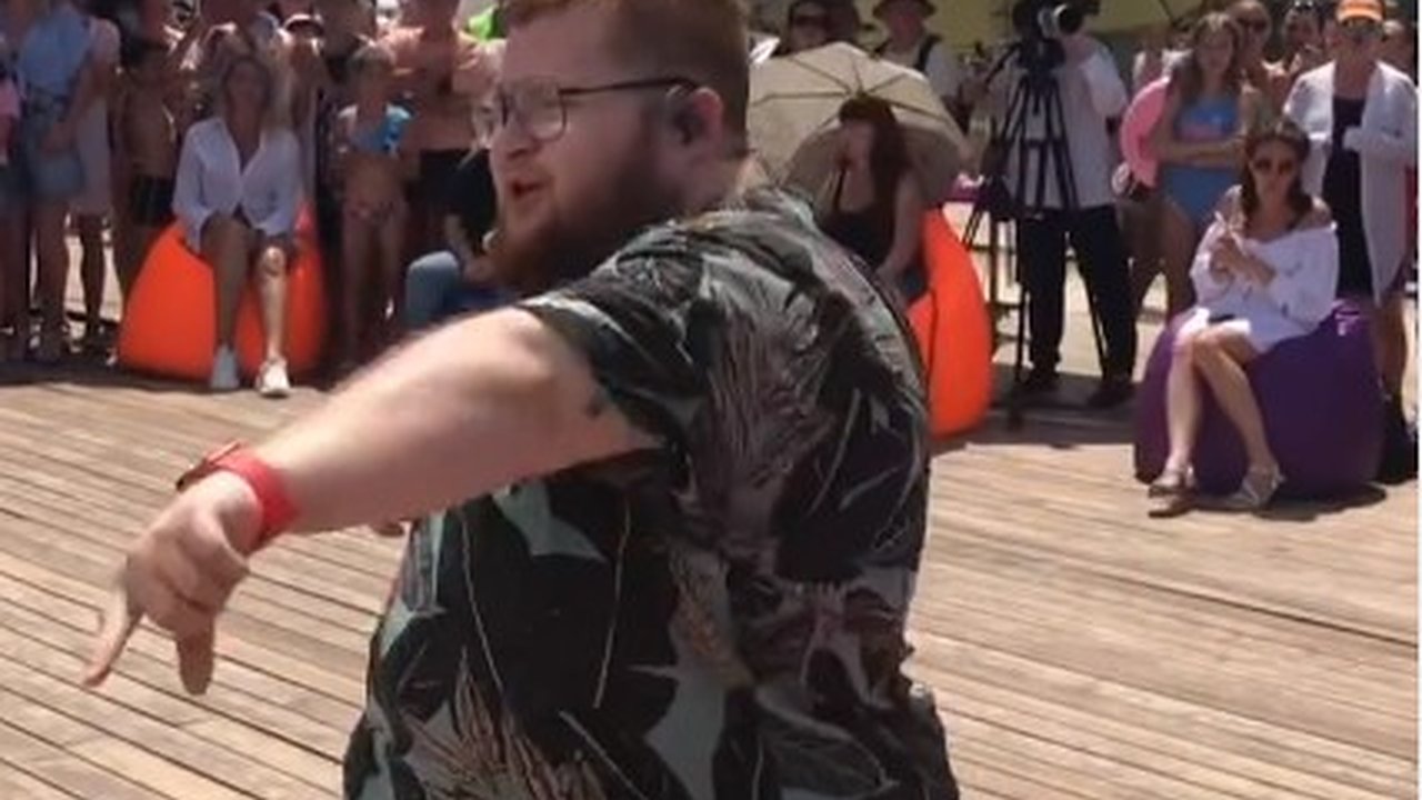 Главная картинка новости: Пухляш Little Big снова завел толпу в Анапе. Видео