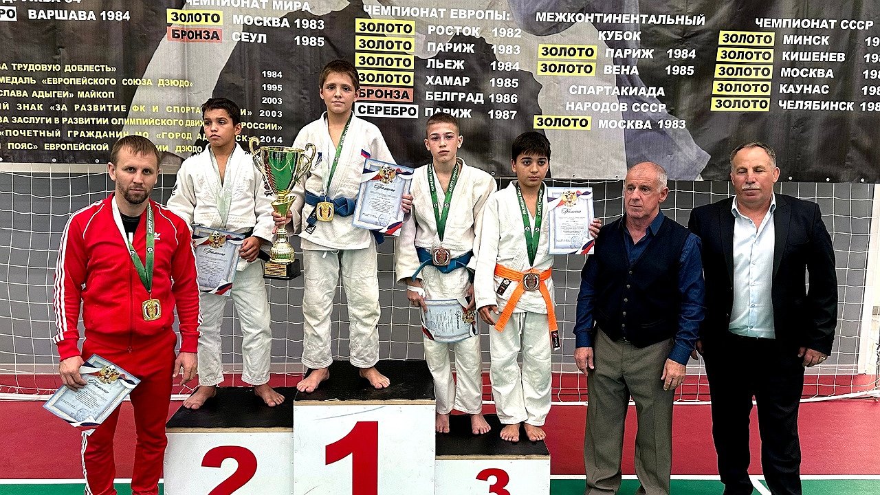 Главная картинка новости: 10 медалей в копилку Новороссийска