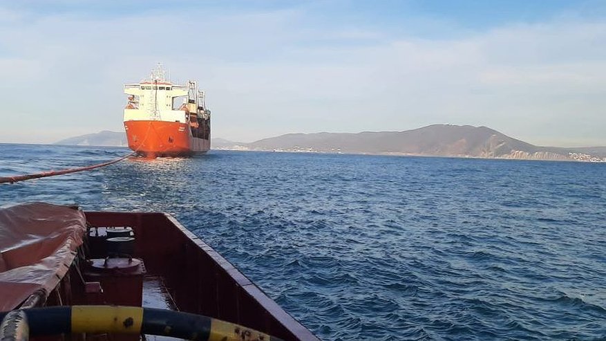 Главная картинка новости: В Новороссийск отбуксировали дрейфующее в море судно