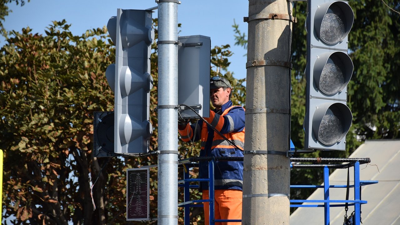 Главная картинка новости: В Новороссийске установят светофор на перекрестке Южной и Пионерской