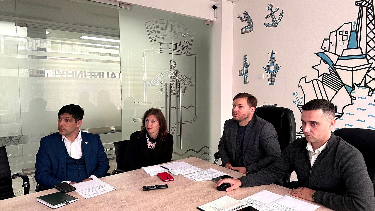 Главная картинка новости: Обмен опытом: в Новороссийске состоялся телемост с городом-побратимом