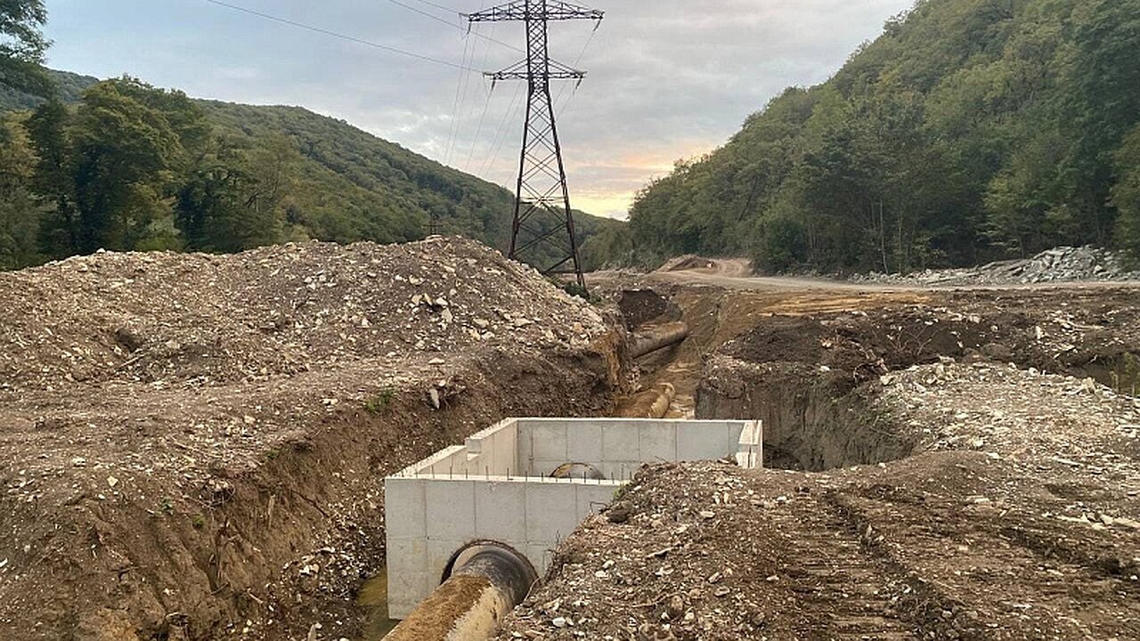 Главная картинка новости: 7 километров труб уложили на участке ТГВ до Новороссийска