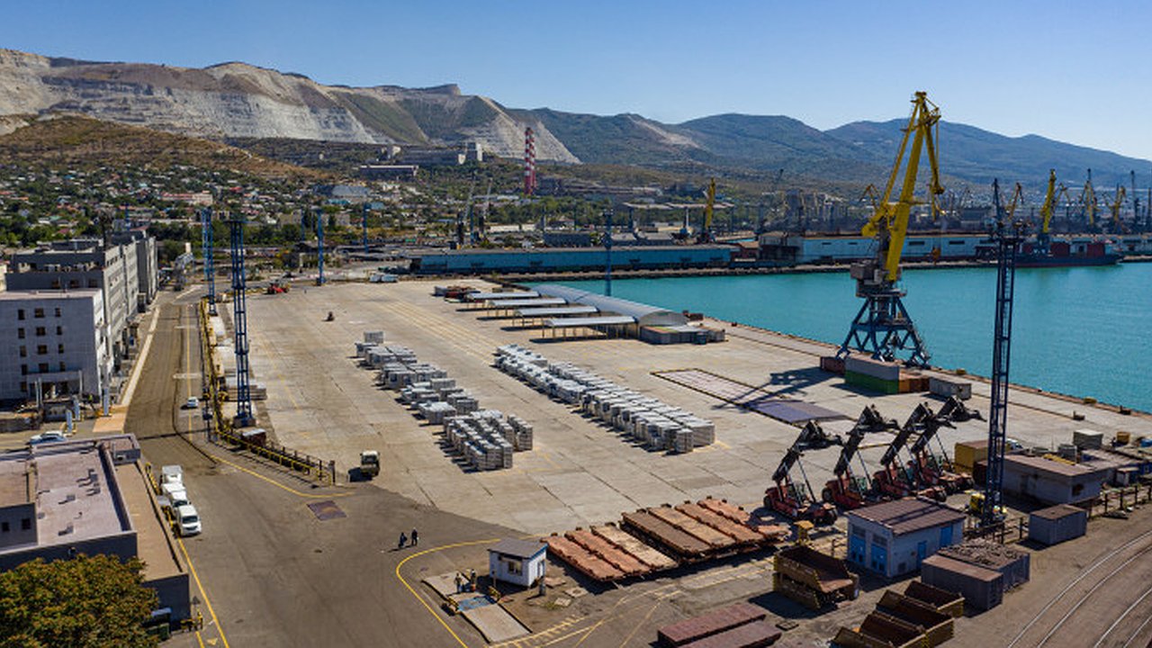 Главная картинка новости: Новороссийск стал лидером по грузообороту среди российских морских портов