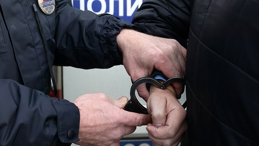Главная картинка новости: Полицейские поймали новороссийца с 8 свертками с наркотиками