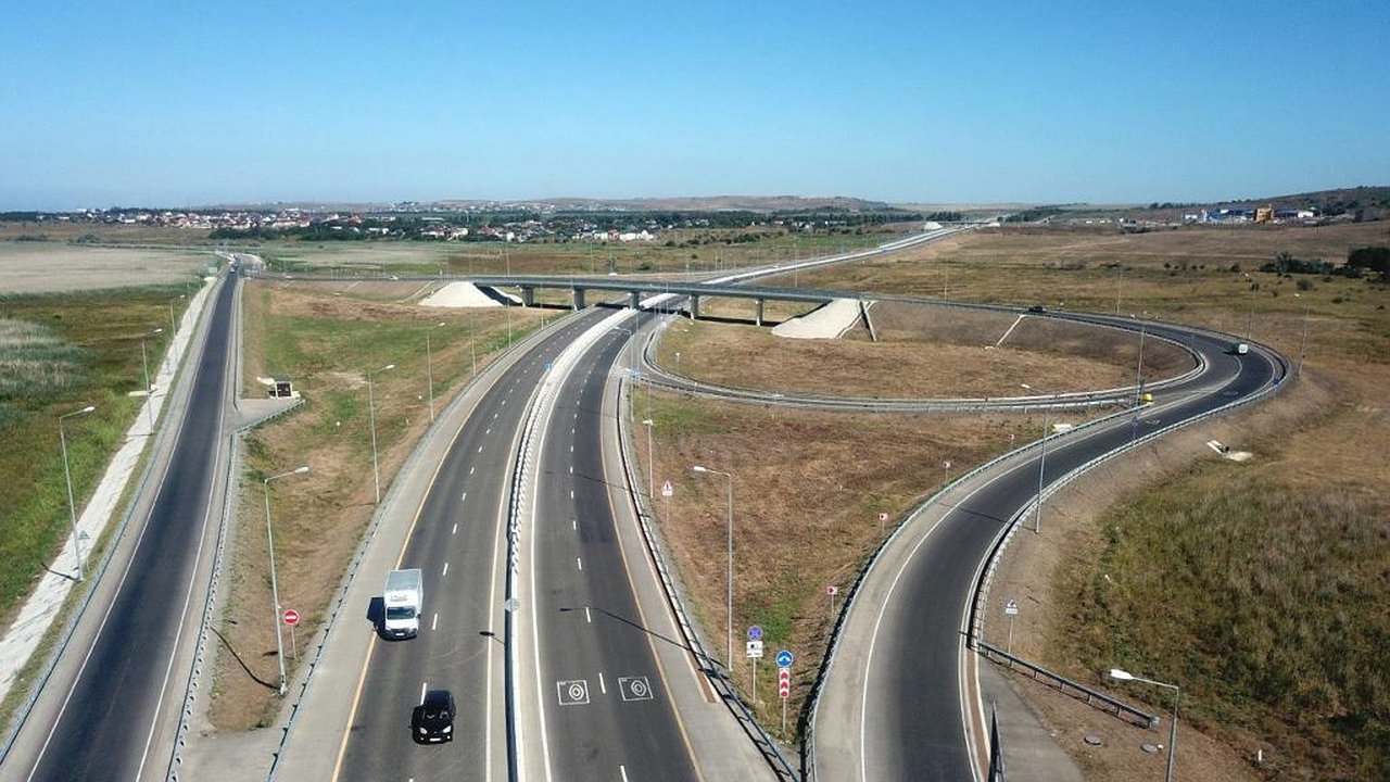 Главная картинка новости: На модернизацию трассы Новороссийск – Керчь выделят более 600 миллионов рублей