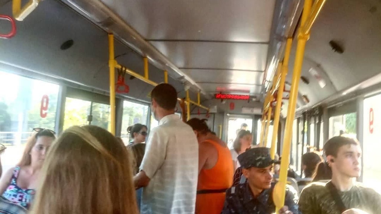 Главная картинка новости: Новороссийцы снова жалуются на жару в транспорте. Куда обращаться?